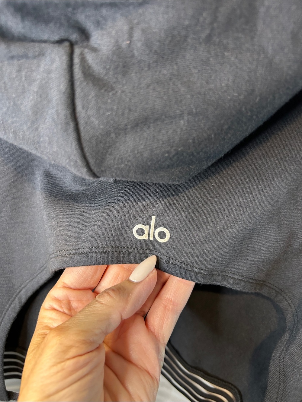 ALO Yoga Women Black Hooded Cropped Pullover with Striped Hem - Picture 4 of 8
